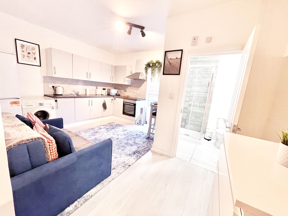 25min to Central - Zone 2 - Free Parking - Sleep 6
