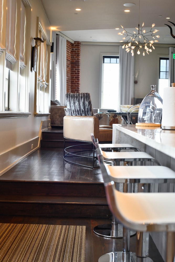 Skyline Penthouse - Image 1