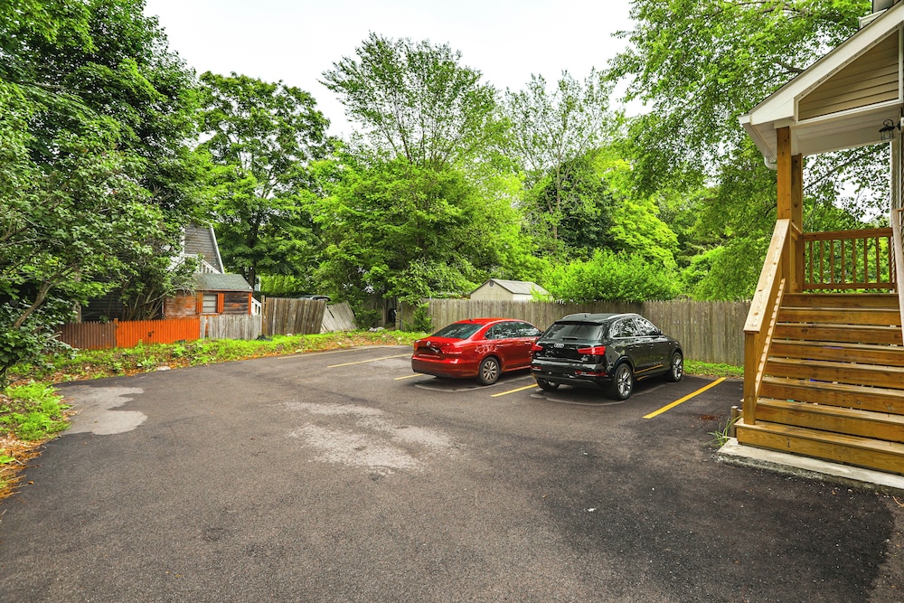 2 Mi to Dtwn Attleboro: Pet-friendly Apt!