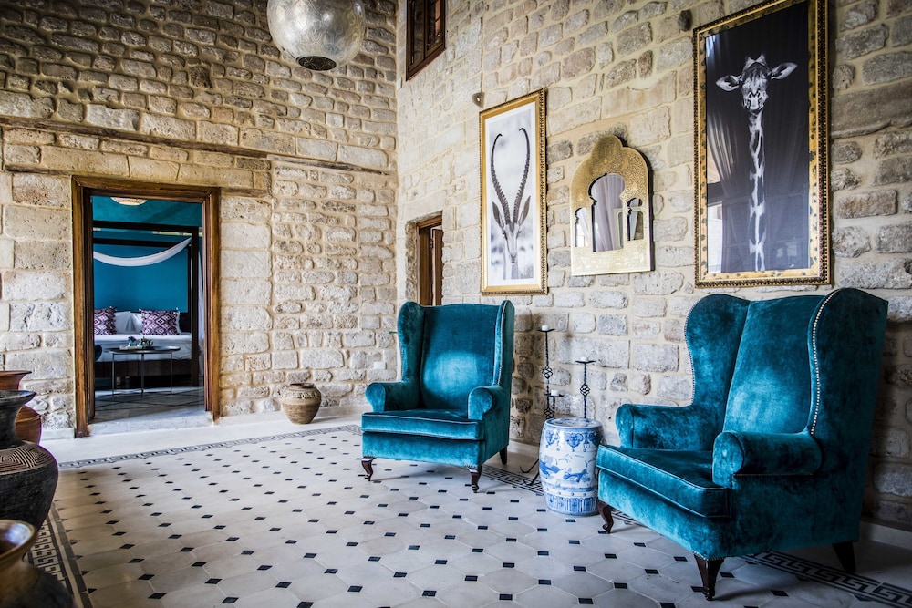 Lobby & Reception