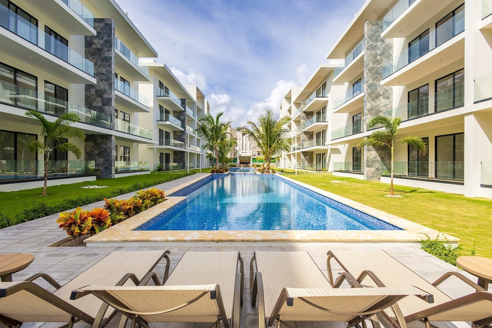 2BR Oasis in Eden Tropical - BBQ Pool Near Beach