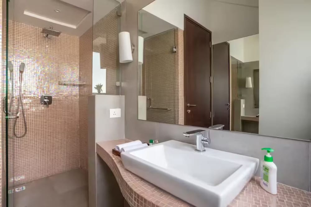 The Coastal Nest - 2BHK by Da Alohas