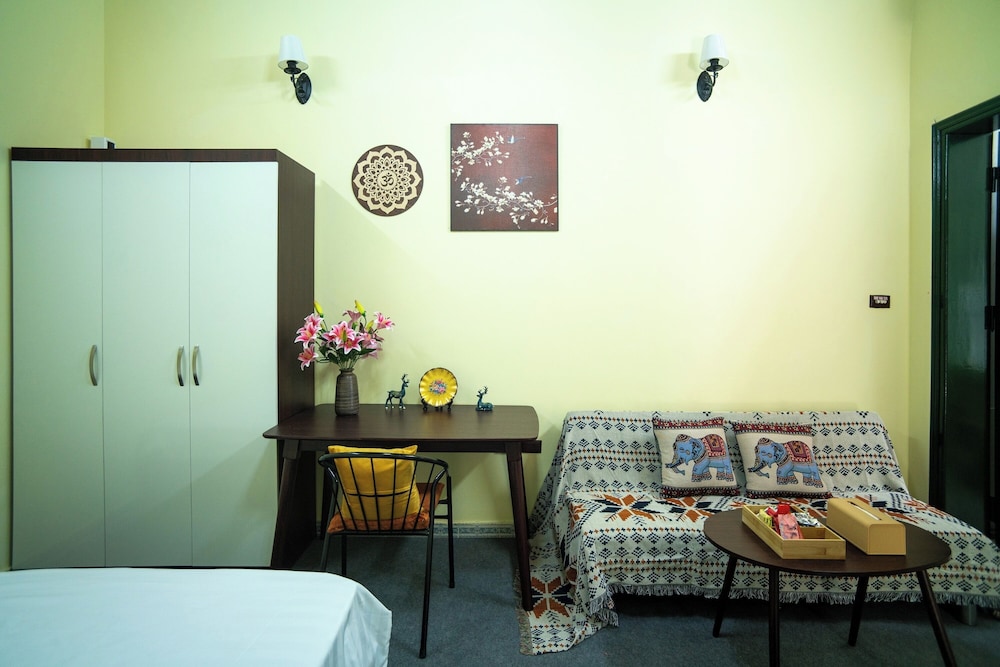 CozyPosy Premier Apartment