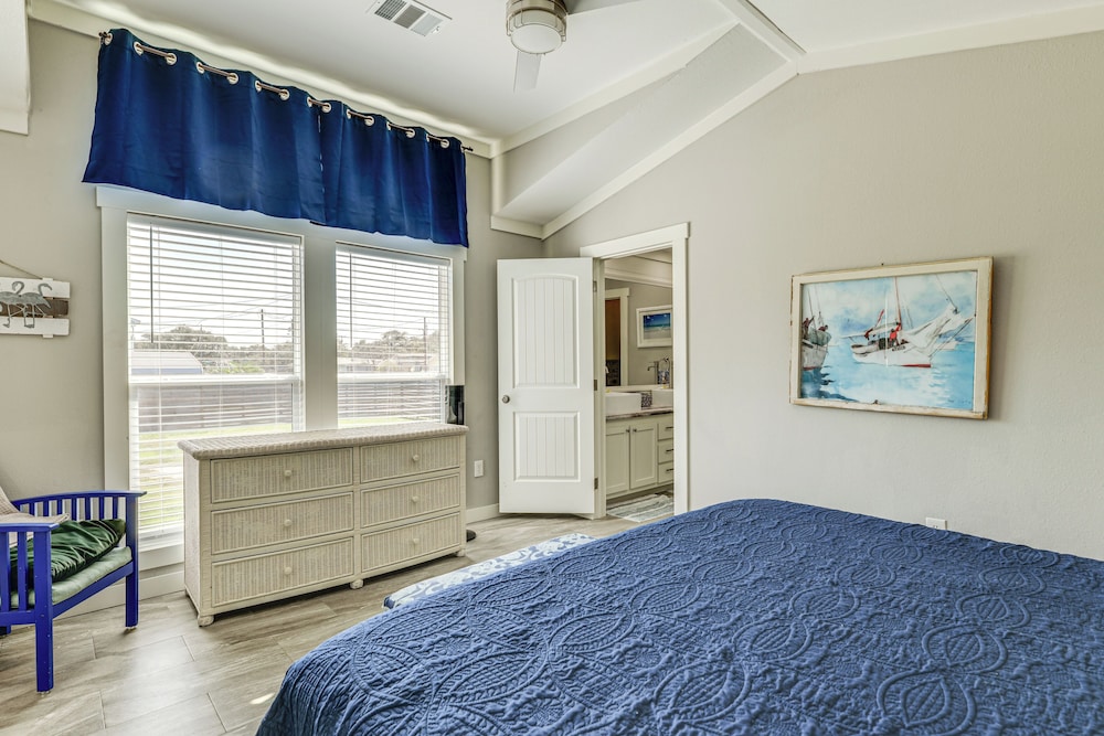 Walk to Fulton Fishing Pier: Family Home w/ Patio!