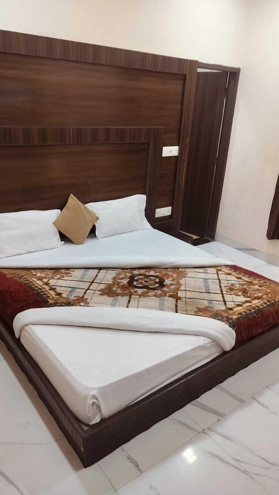 Shri Mohini Kunj Hotel Vrindavan