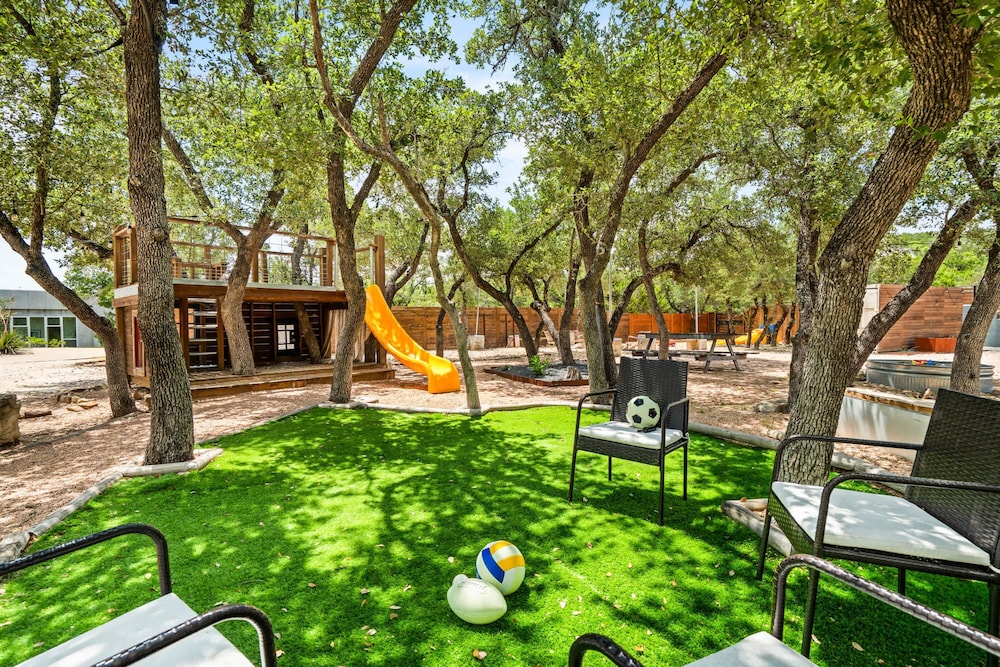 Luxury 7BR Hill Country Gem With Barndominium