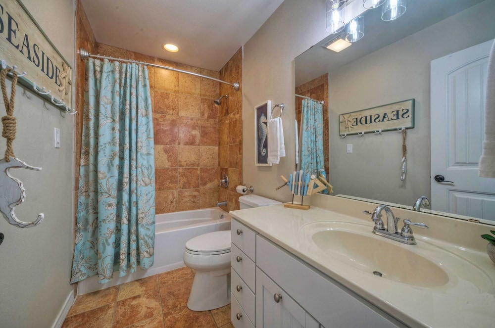 2 Homes, Sleeps 22 Steps to the Beach, Private Pool, Fire Pit, Balcony Views