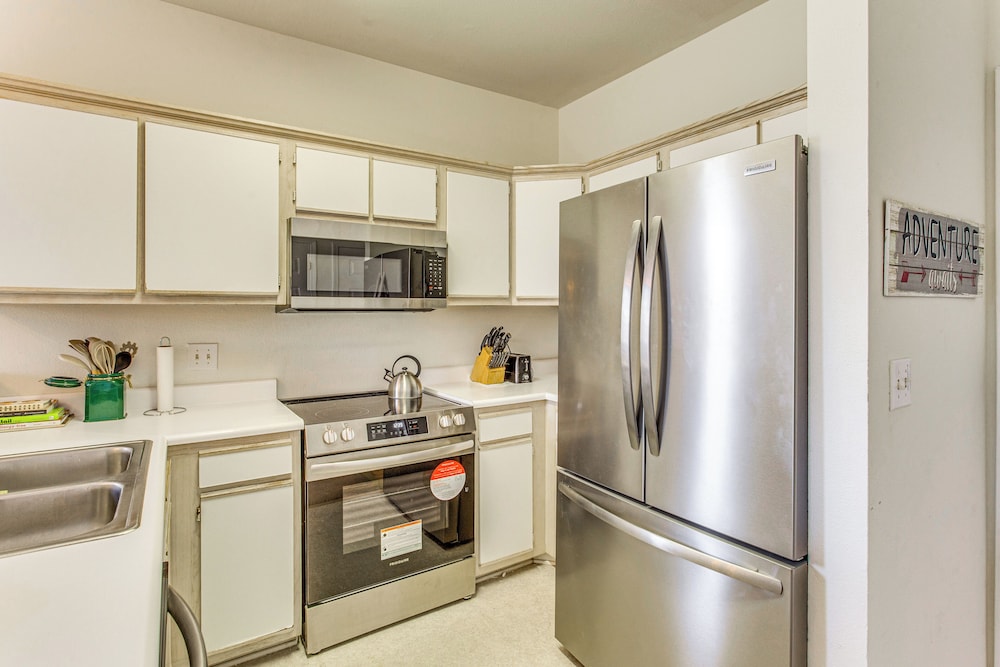 Myrtle Beach Condo: 6 Mi to Ocean!