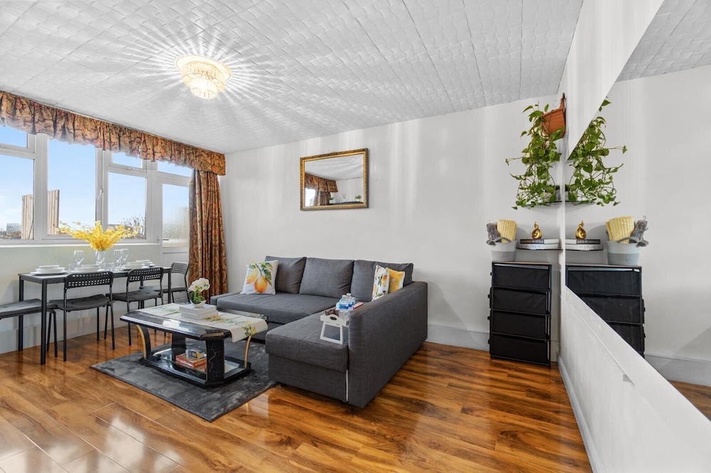 Apartment - Sleeps 4 - Business or City Breaks