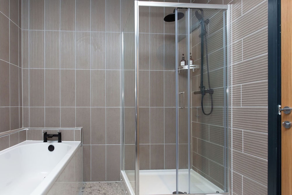 Kings Building- 2 Bed & Bathroom Flats view 4