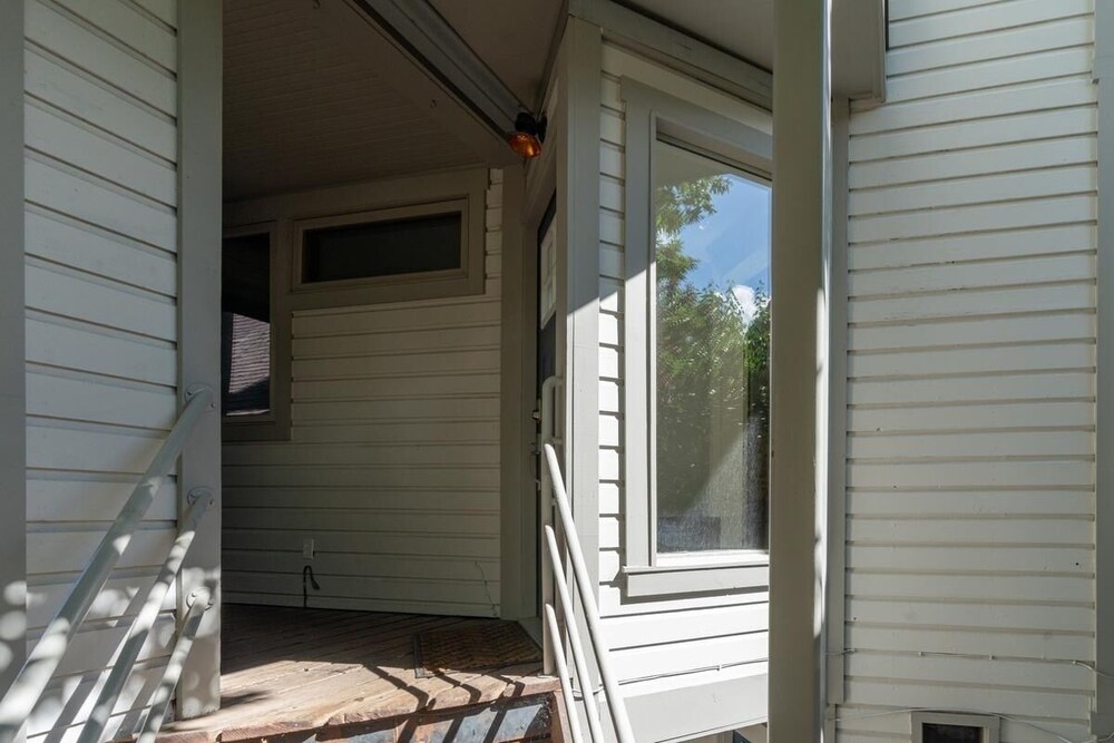 Style & Location! Steps To Gondola, Main Street, River 1 Bedroom Condo by RedAwning view 4