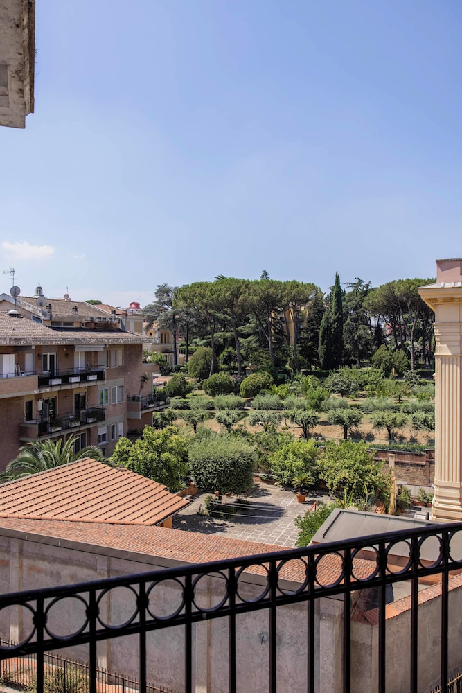 Vatican Pertusa Luxury Suites