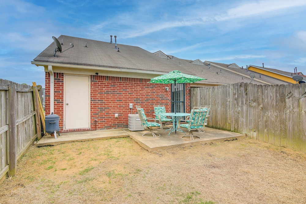 Horn Lake Townhome: 14 Mi to Downtown Memphis! view 4