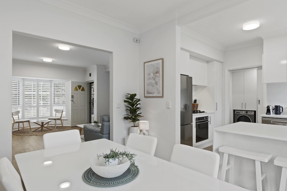 Beachside 3-bed Retreat With BBQ & Garage