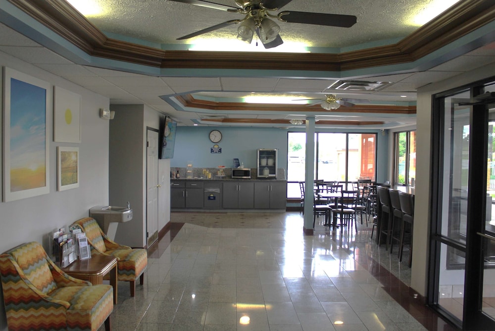 Days Inn by Wyndham Franklin view 4