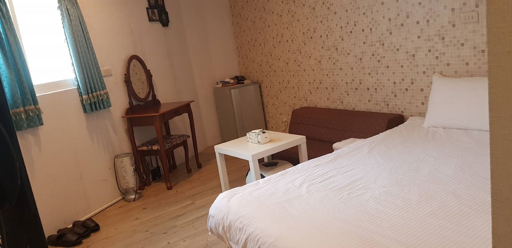 Feng Chia Easy Home