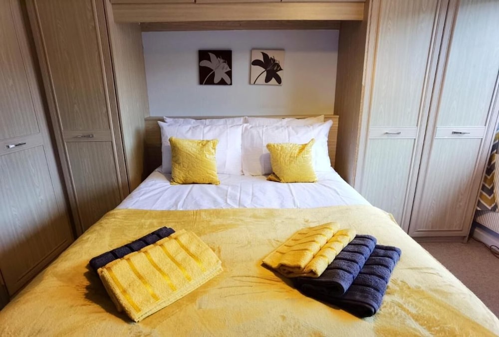 5 Bedroomed House Available for Guests and Contractors Wifi Parking view 5