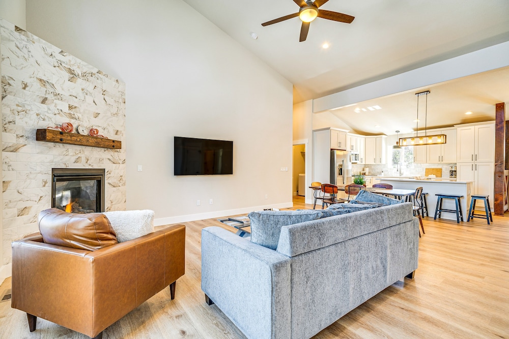 Modern Florissant Mountain Retreat w/ Deck & Grill