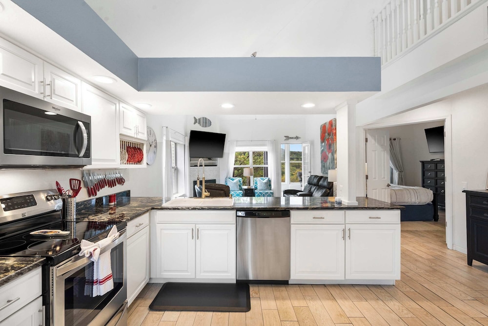 Vacay Getaway - Condo for 8