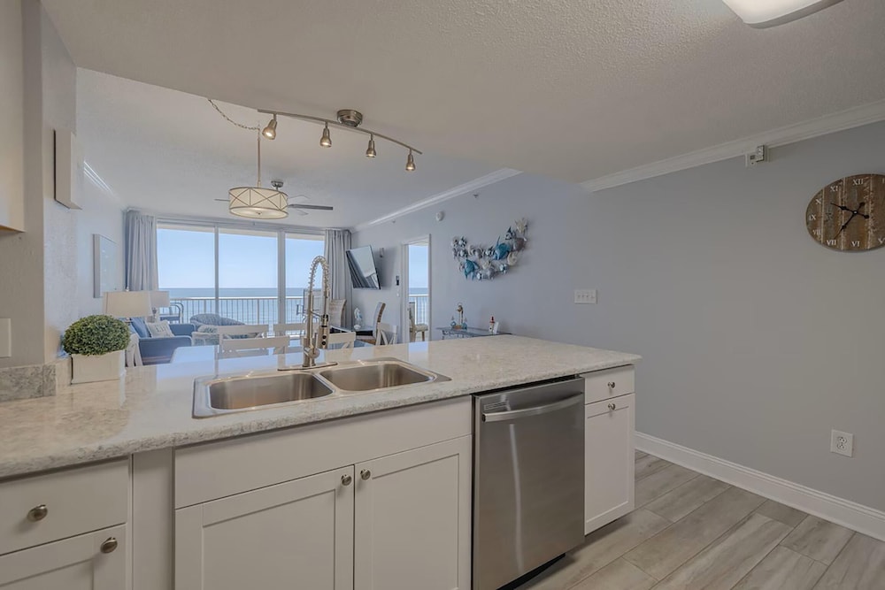 Majestic Beach Towers 1-503