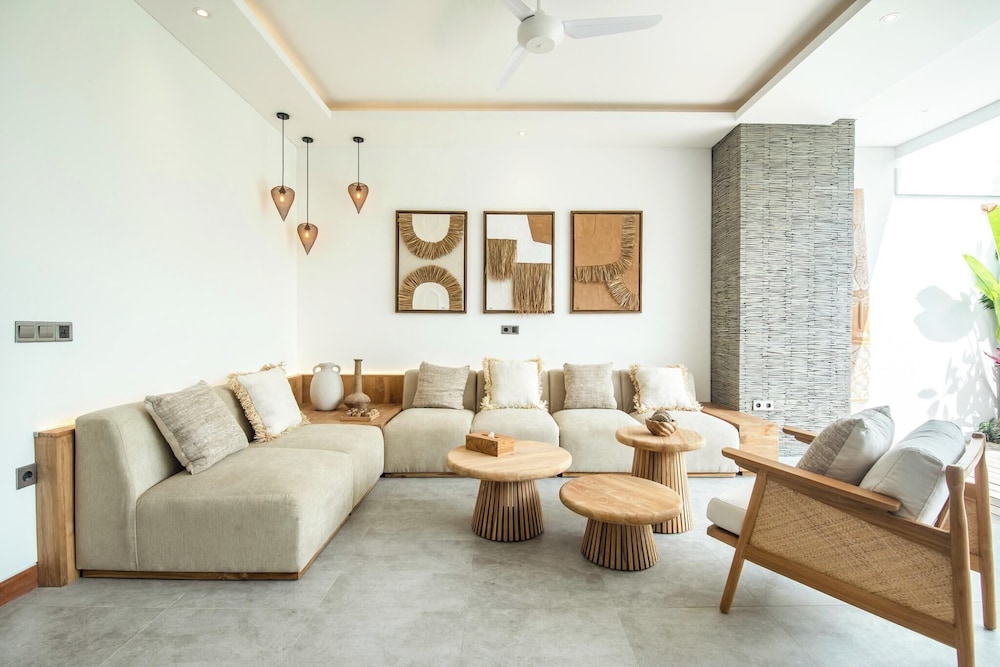 Brand New 4br Villa 400 to Finns Canggu
