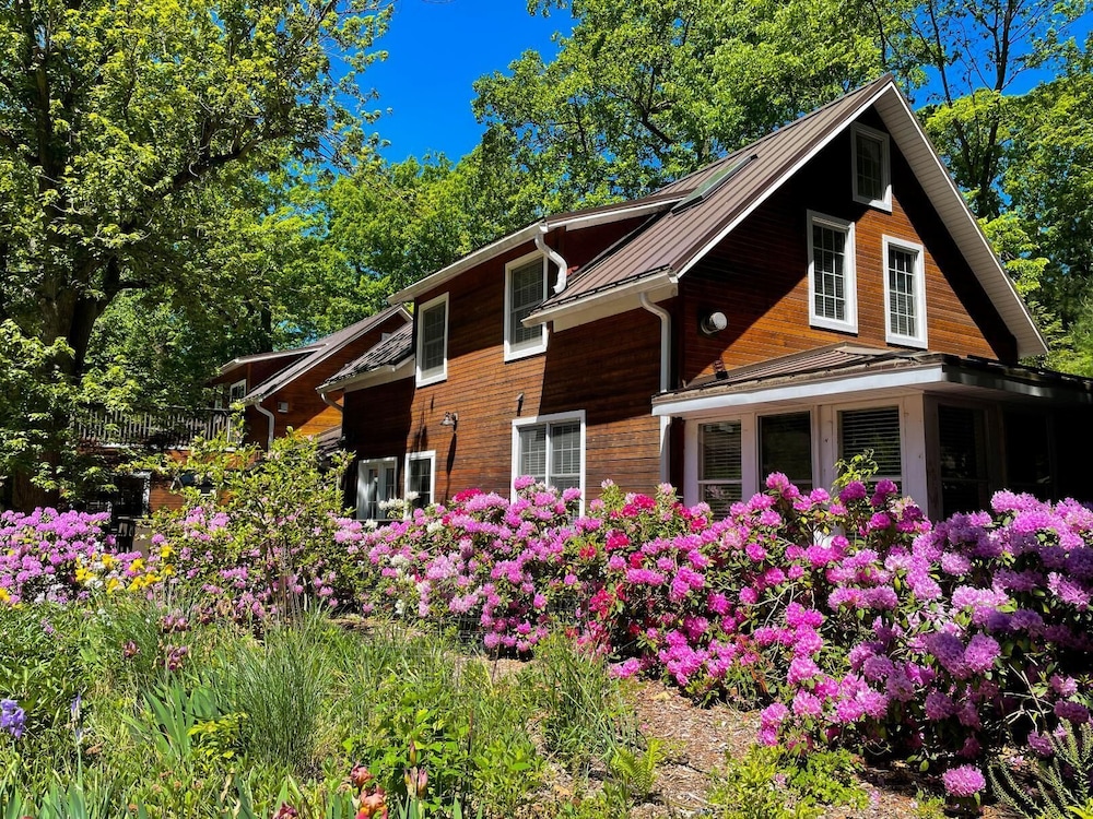 Hotel Goldberry Woods- A Modern Farm Resort