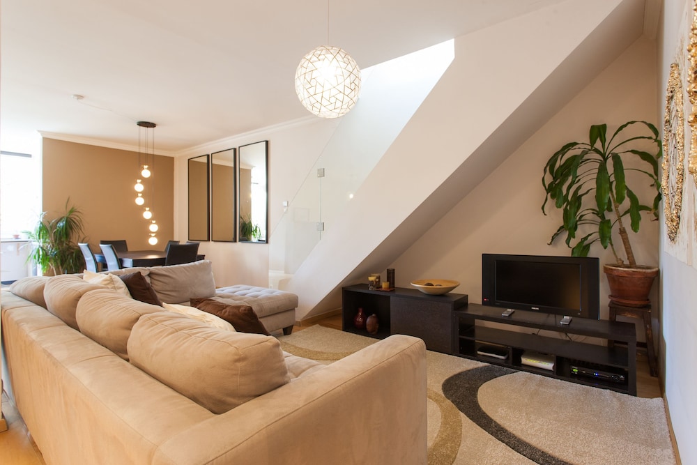 Liberty Penthouse Three-Bedroom Apartment - by LU Holidays