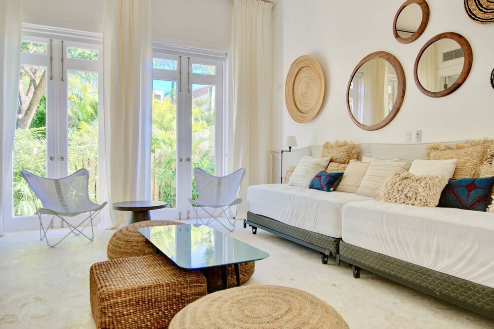 Villa Alta Gracia w Private Pool Designer Decor