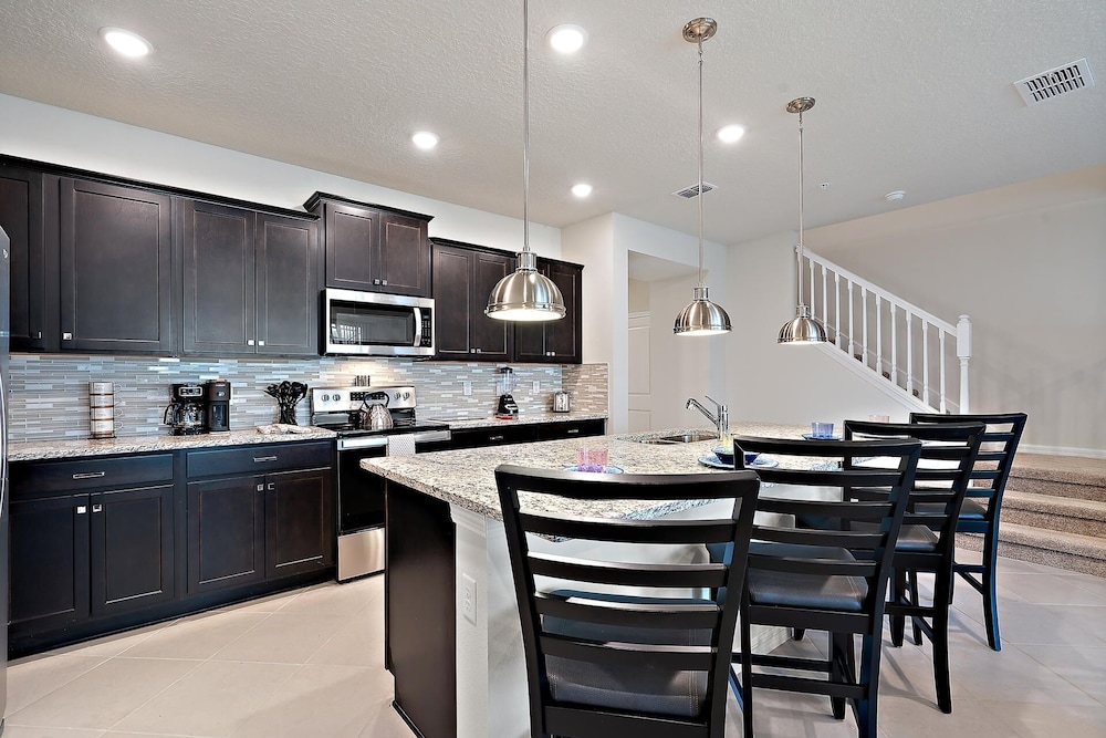 Windsor Cay Resort 5 Bedroom Townhome with Pool 5 Townhouse