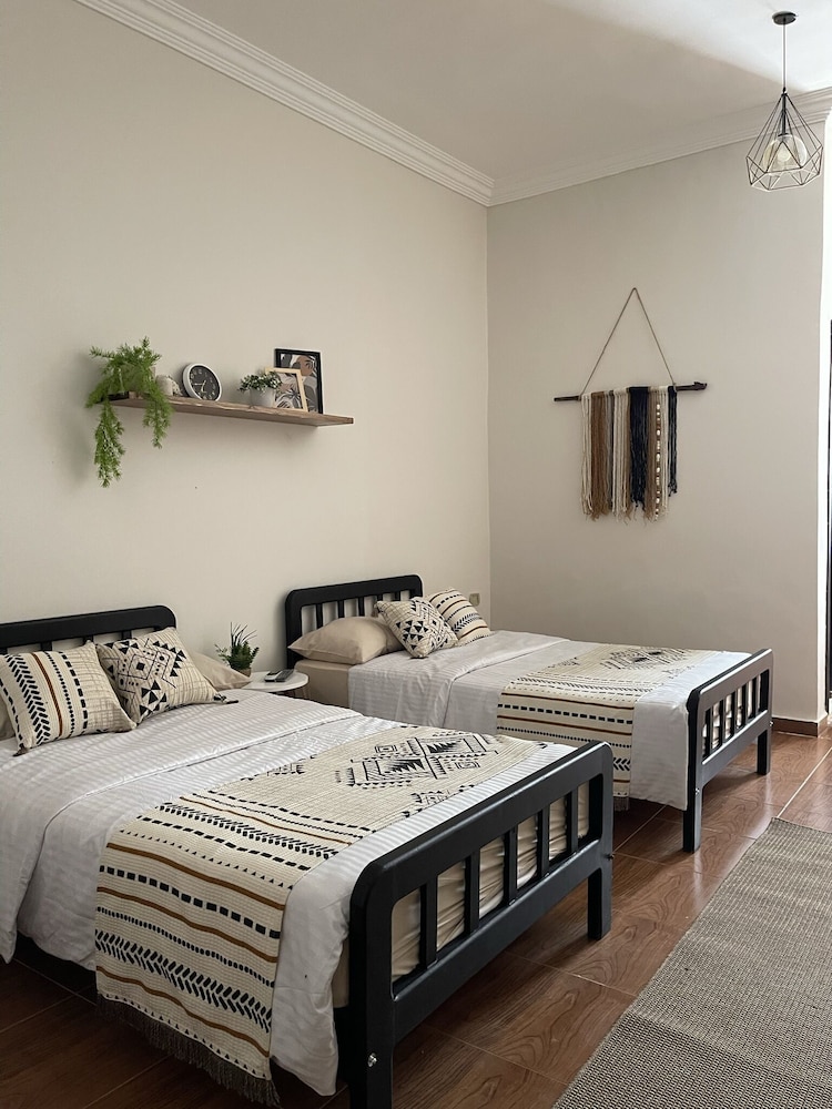 La Casa Guest House