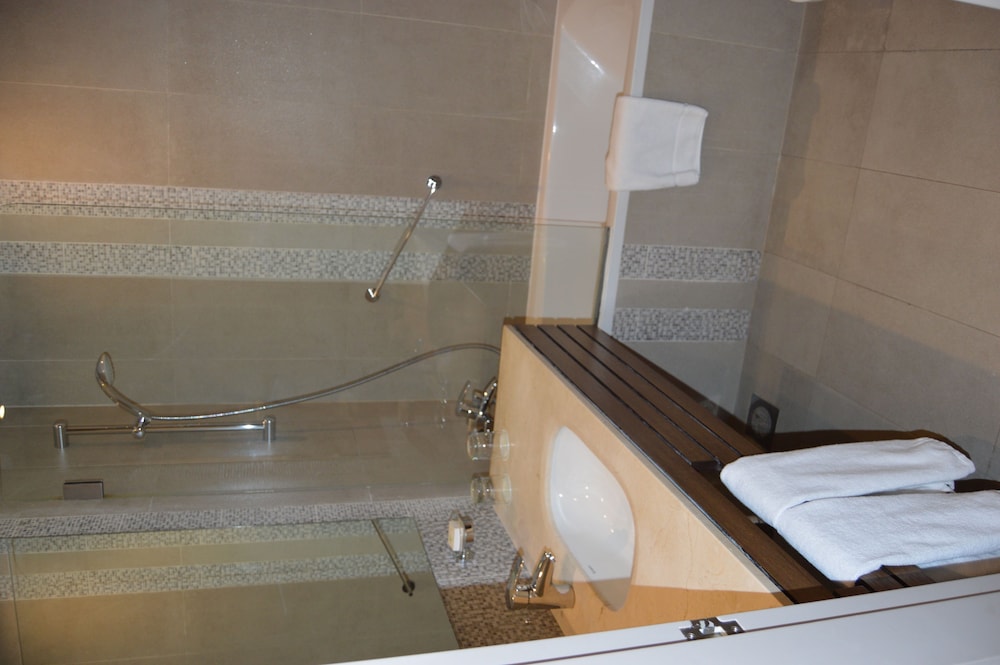 Country Lodge Hotel & Resort