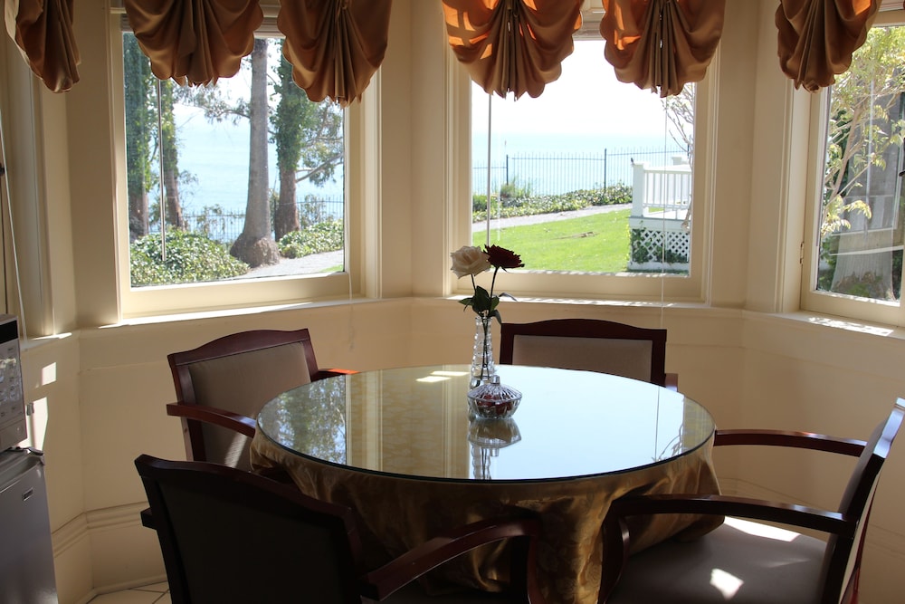 Monarch Cove Inn