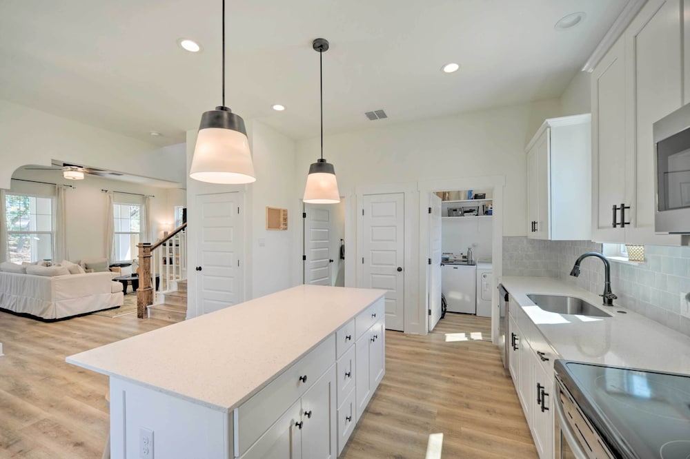 Canyon Lake Home w/ Deck ~ 1 Mi to Comal Park view 3