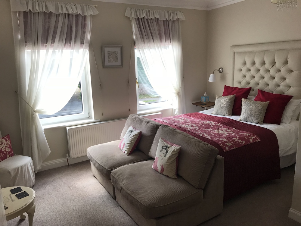 Hollies Guest House