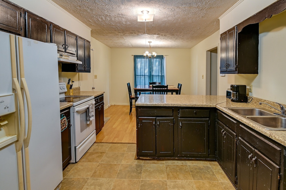 Fayetteville Vacations - Fayetteville Vacation Rental w/ Yard! - Property Image 15