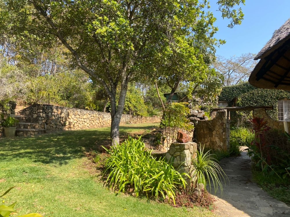 Stunning Private Cottage in the Heart of Nyanga - 2095