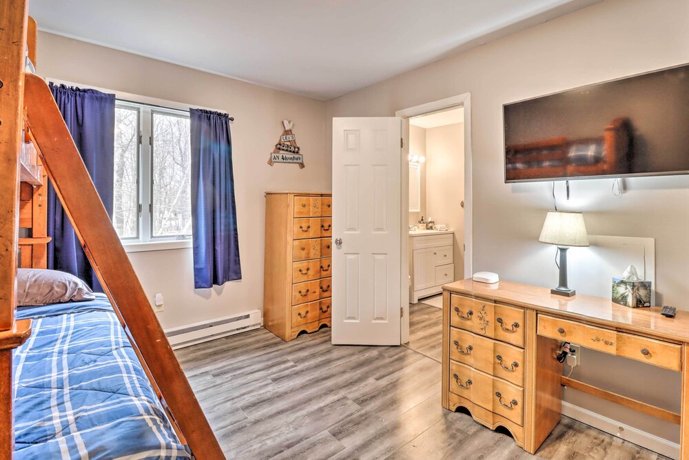 Cozy Poconos Escape: Pool Access & Pet-friendly! view 4