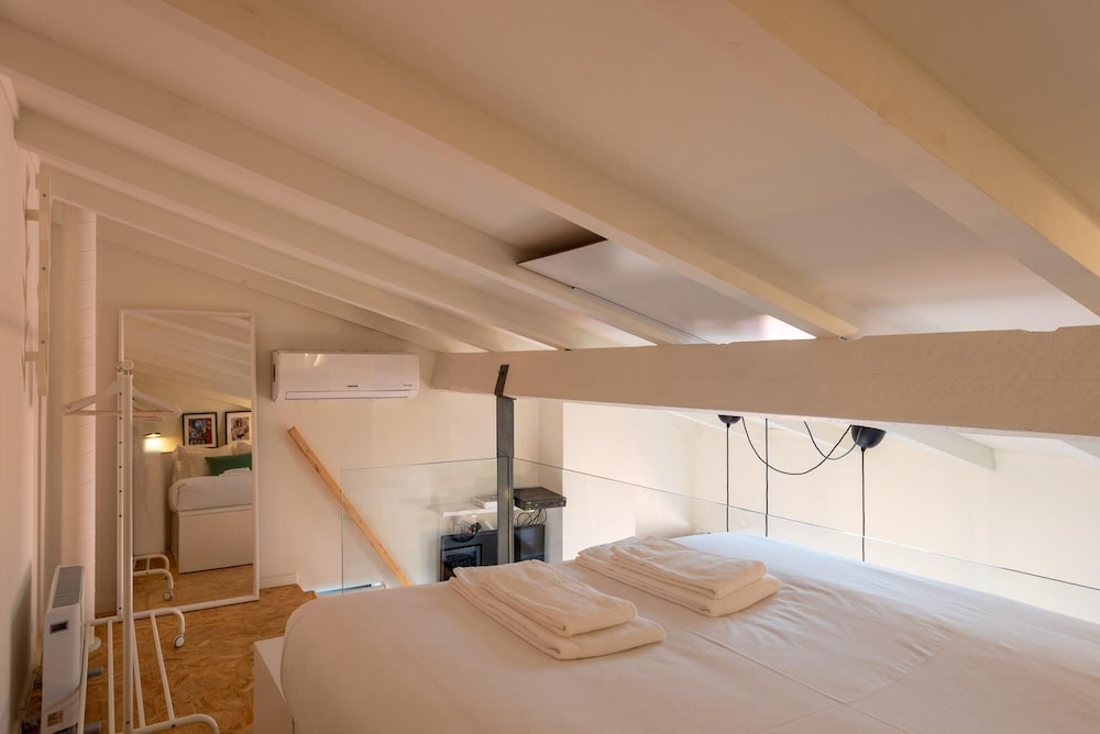 Mezzanine Stylish Apartment U