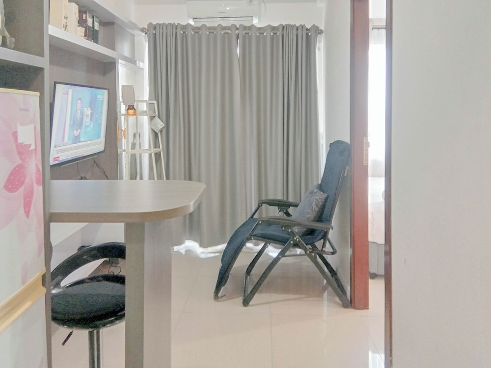 Spacious 1Br With Working Room At Vida View Makassar Aparment