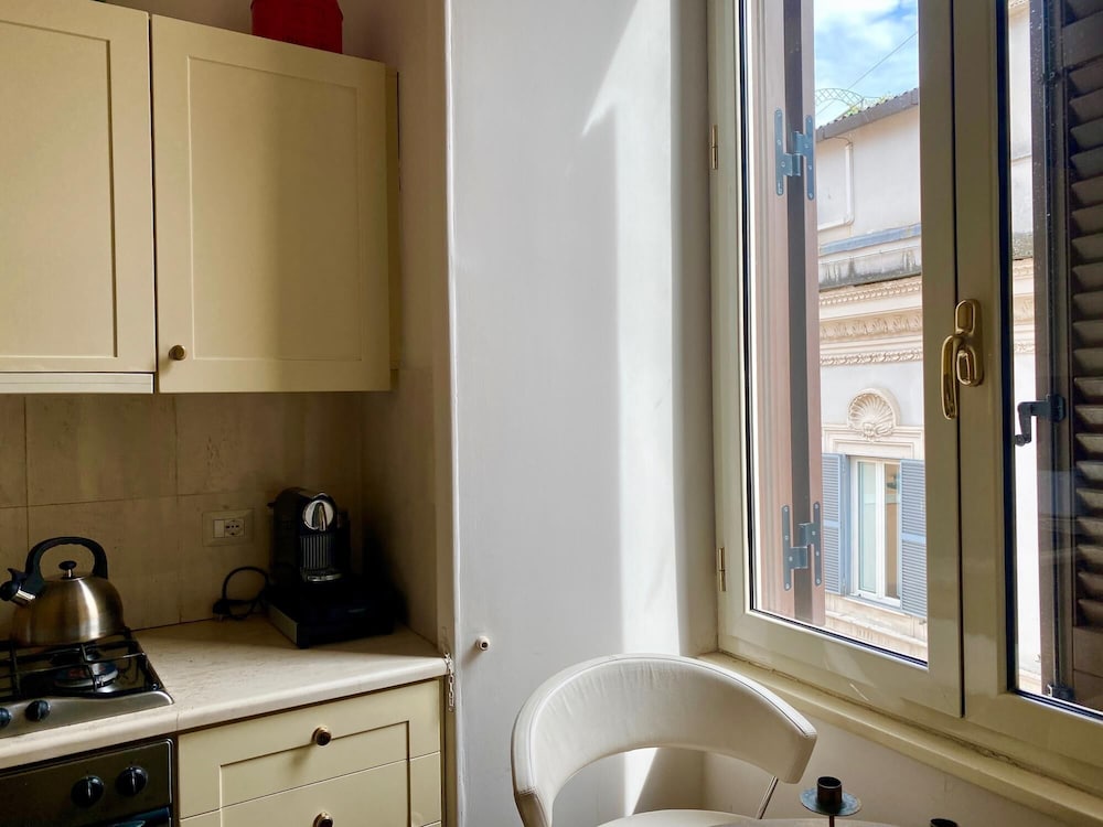 A Prince in Rome Elegant Navona Terrace Apartment