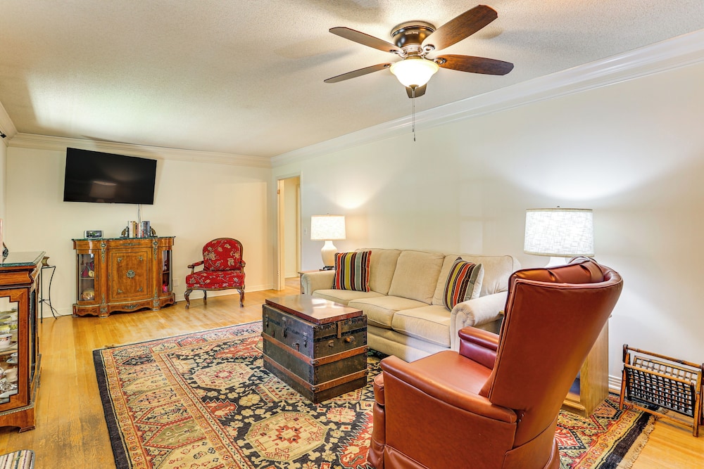 Walk to Dtwn & Freed-hardeman: Home w/ Fenced Yard