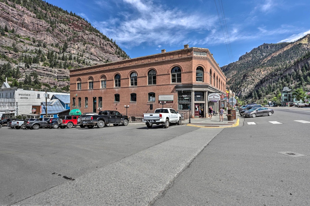 Updated Rustic-chic Condo on Ouray's Main Street! view 2