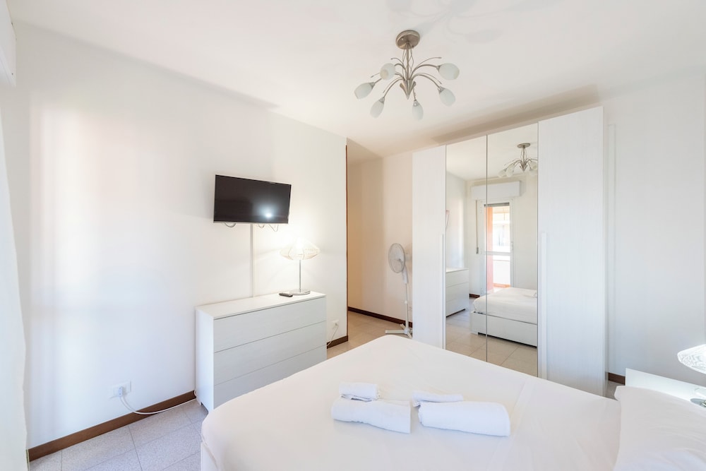 Charming 2-bed flat balcony & parking