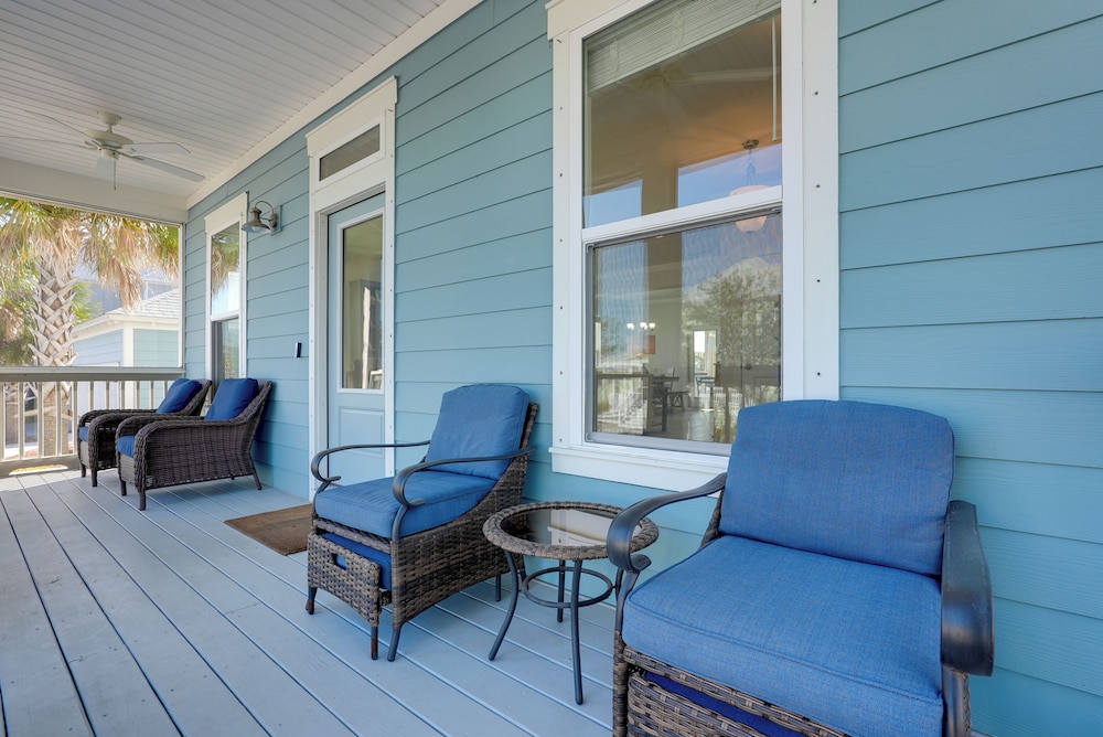 Steps to Shore: Windmark Beach Retreat w/ Balcony!