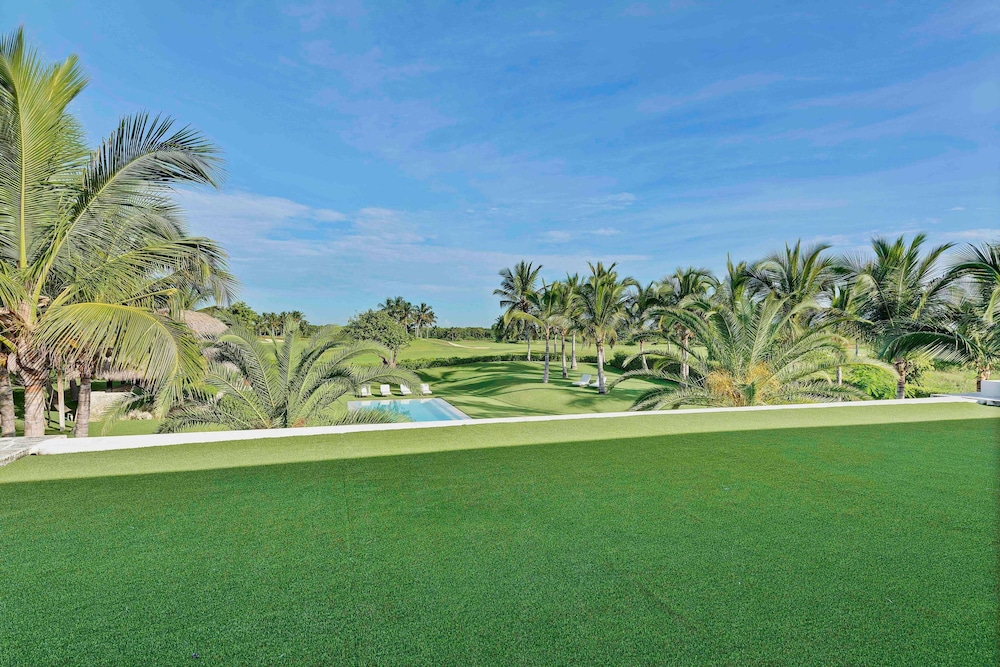 Magnificent 5BR Modern Tropical Villa With Pool