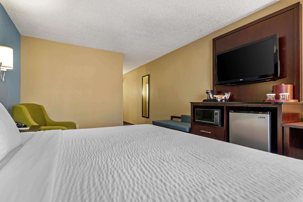 Lexington Vacations - Clarion Hotel Conference Center - North - Property Image 112