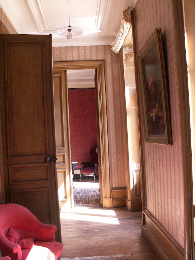 Château de la Court d'Aron