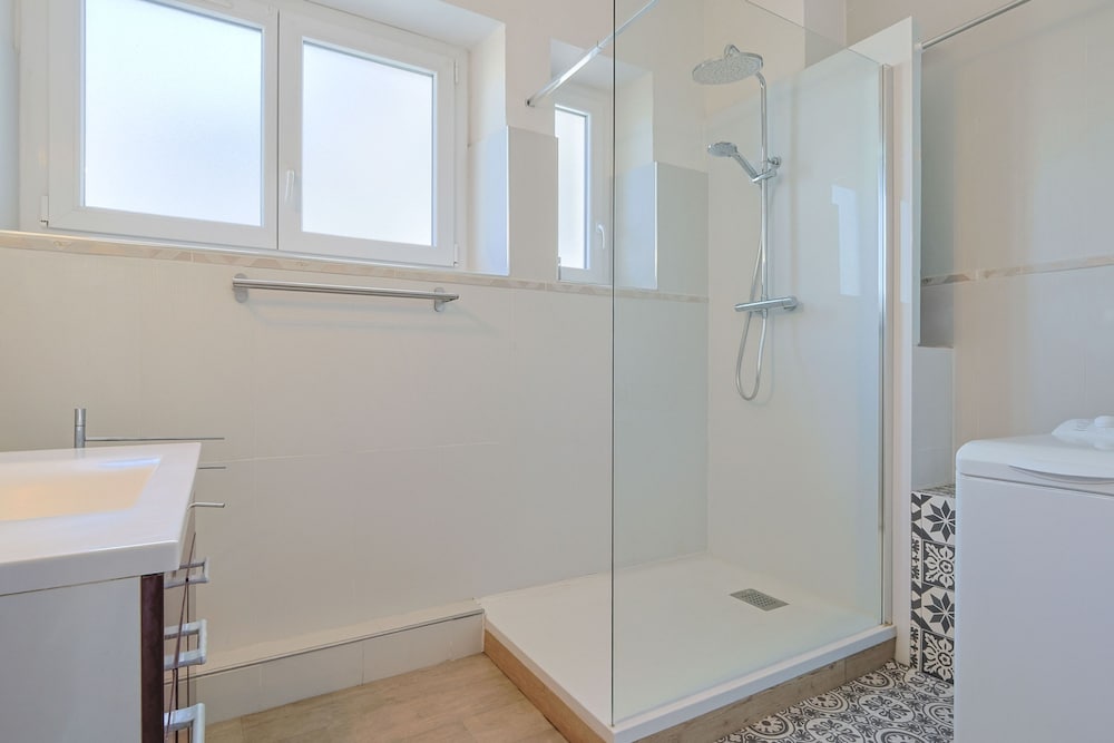 L Horizon in Cannes With 2 Bedrooms and 1 Bathrooms