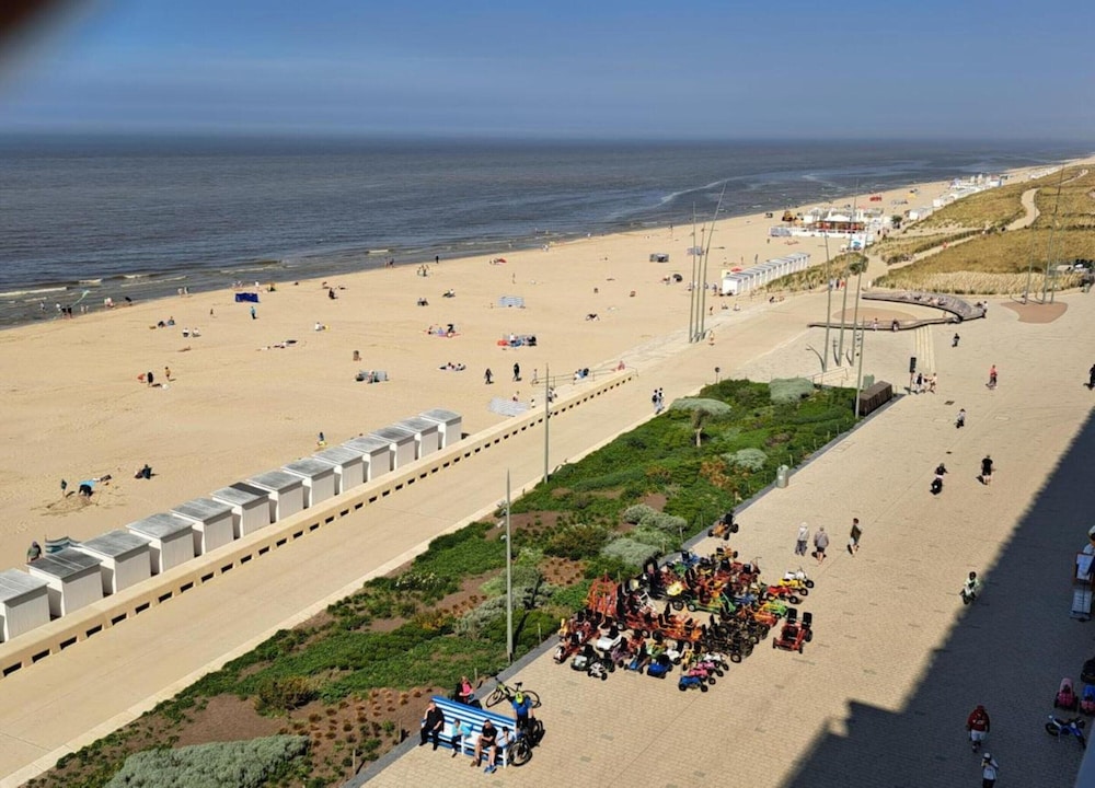Apartment in Middelkerke With Sea Views