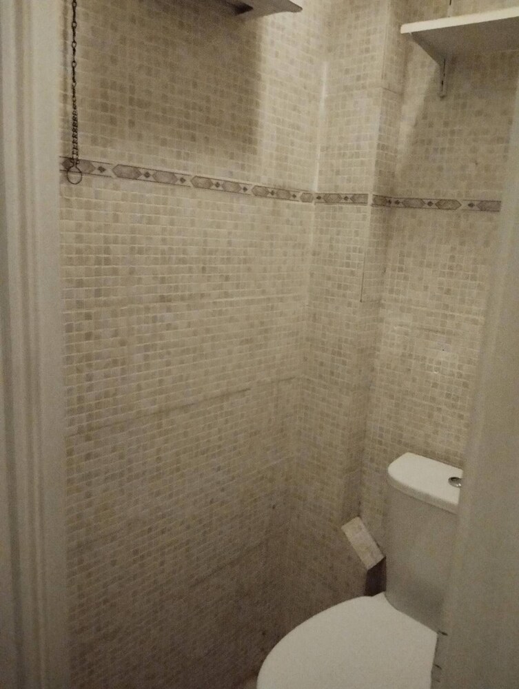 Room in B&B - Spacious Room With Beautiful View of the Koekelberg Basilica